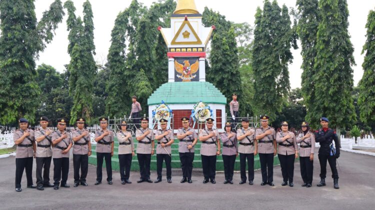 Kapolres Pematangsiantar Pimpin Ziarah dan Tabur Bunga di TMP Nagur, Sambut Hari Bhayangkara Ke-78