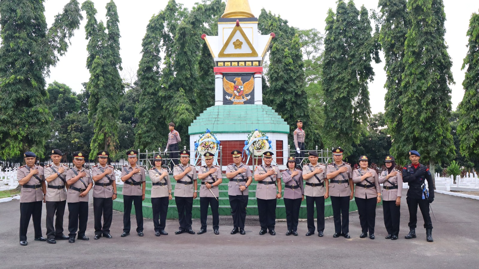 Kapolres Pematangsiantar Pimpin Ziarah dan Tabur Bunga di TMP Nagur, Sambut Hari Bhayangkara Ke-78
