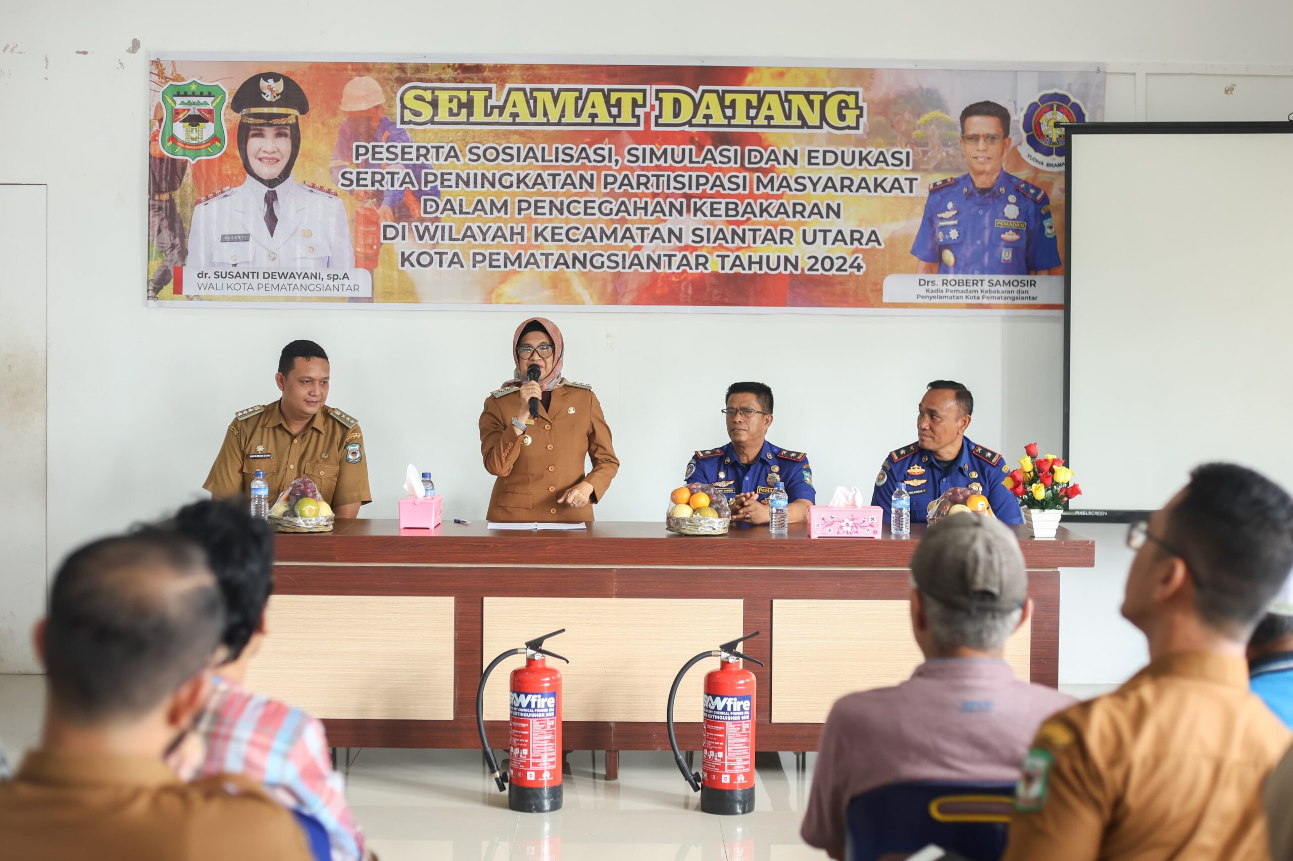 Wali Kota Pematangsiantar Membuka Sosialisasi dan Edukasi Pemberdayaan Masyarakat dan Penanggulangan Kebakaran 