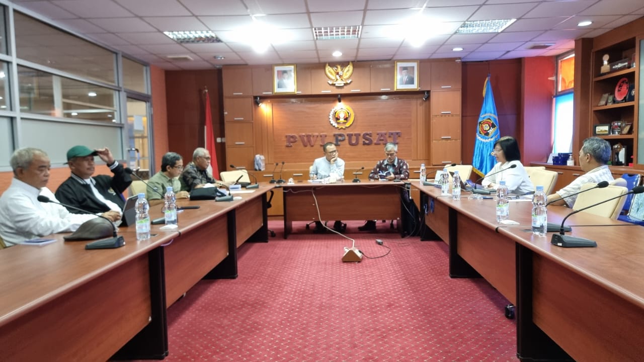 Dewan Kehormatan PWI Minta Ketum Tuntaskan Pelaksanaan Sanksi Kasus UKW BUMN Dewan Kehormatan PWI Minta Ketum Tuntaskan Pelaksanaan Sanksi Kasus UKW BUMN