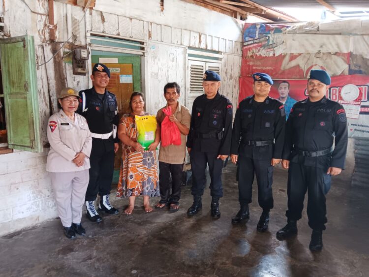 Jumat Berkah, Detasemen Gegana Sat Brimob Polda Sumut Gelar Baksos  