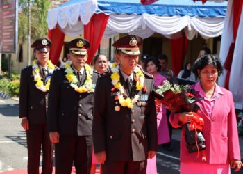 Momen HUT Bhayangkara, Kapolres Tapteng Lepas Purna Bhakti Waka Polres Tapteng