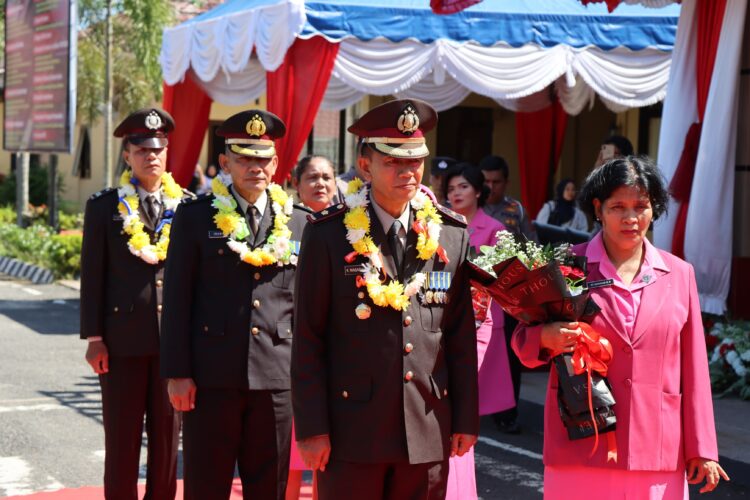 Momen HUT Bhayangkara, Kapolres Tapteng Lepas Purna Bhakti Waka Polres Tapteng