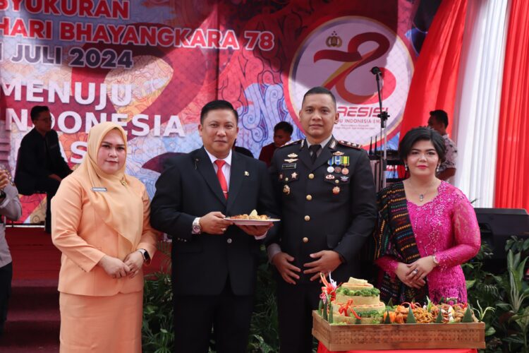 Polres Tapteng Potong Tumpeng sebagai Tradisi Di HUT Bhayangkara