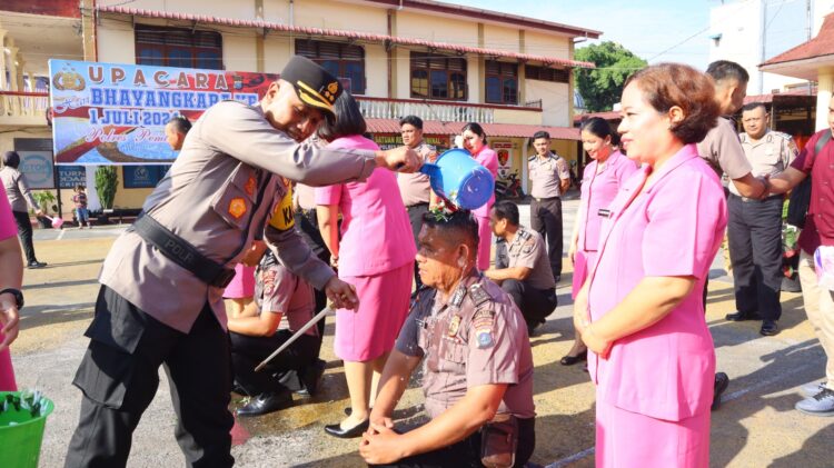 Kapolres Pematangsiantar Pimpin Upacara Kenaikan Pangkat 19 Personil Periode 1 Juli Tahun 2024