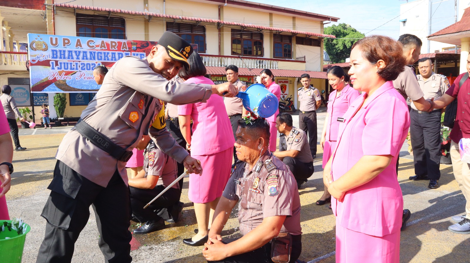 Kapolres Pematangsiantar Pimpin Upacara Kenaikan Pangkat 19 Personil Periode 1 Juli Tahun 2024