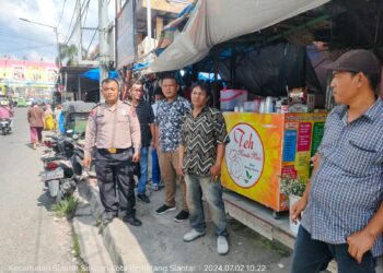 Kasub Sektor Pasar Horas Gencarkan Patroli Jalan Kaki dan Sambang, Ingatkan Pengunjung dan Pedagang Waspadai Pencopet 
