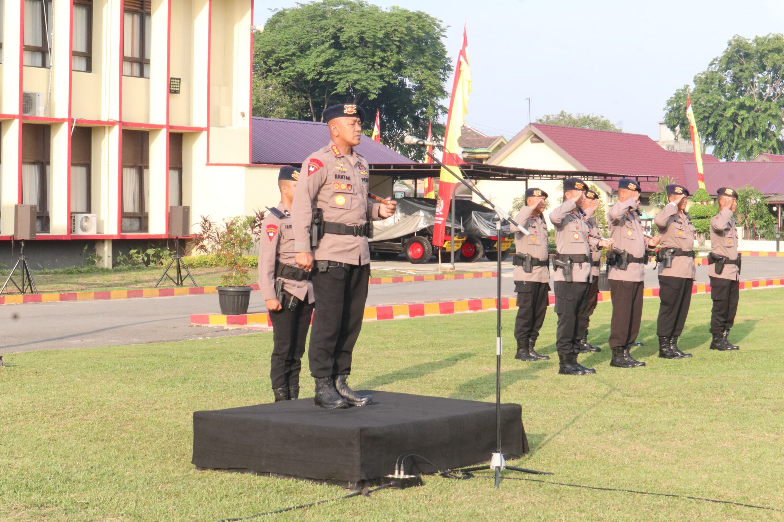 Pimpin Apel Kesiapsiagaan, Dansat Brimob Polda Sumut Pastikan Personil Selalu Siap Dalam Berbagai Tugas Dan Tantangan Pimpin Apel Kesiapsiagaan, Dansat Brimob Polda Sumut Pastikan Personil Selalu Siap Dalam Berbagai Tugas Dan Tantangan