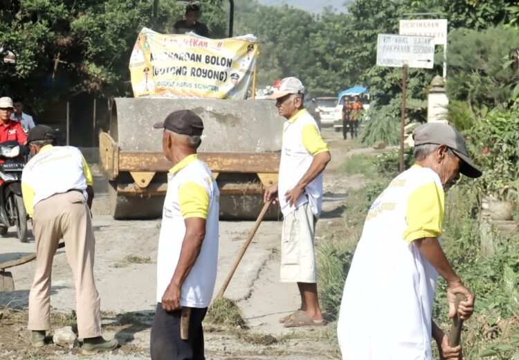 Pemkab Simalungun Bersama Masyarakat Kecamatan Bandar Huluan Gelar Marharoan Bolon