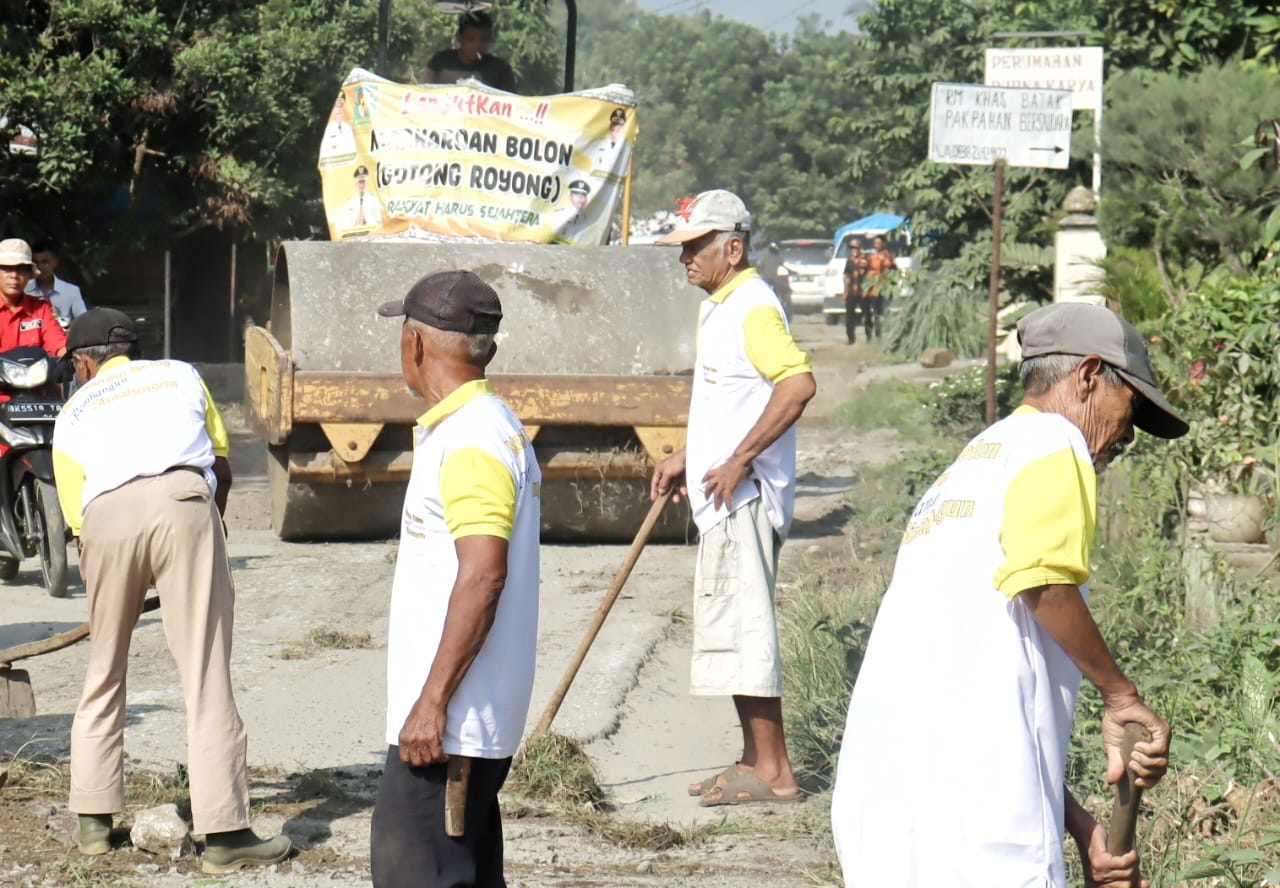 Pemkab Simalungun Bersama Masyarakat Kecamatan Bandar Huluan Gelar Marharoan Bolon