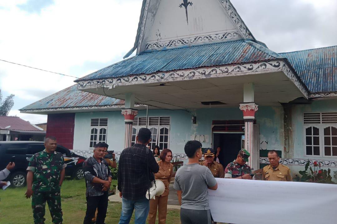 Aliansi Mahasiswa Peduli Masyarakat Geruduk Kantor Camat Dolok Pardamean