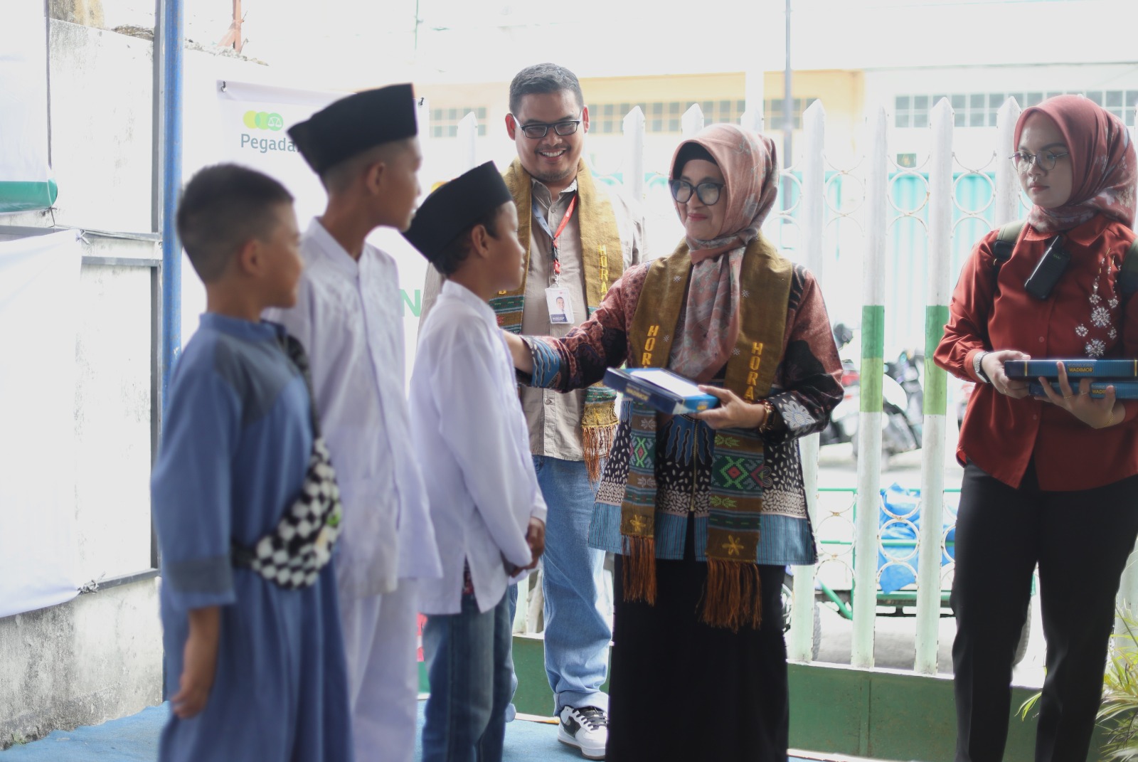 Wali Kota dr Susanti Membuka Khitanan Massal PT Pegadaian di Kantor Cabang PT Pegadaian Pematangsiantar Wali Kota dr Susanti Membuka Khitanan Massal PT Pegadaian di Kantor Cabang PT Pegadaian Pematangsiantar