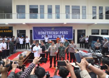 Aksi Kedua Eksekutor Pulang dan Pergi Usai Bakar Rumah Wartawan di Karo Terekam CCTV