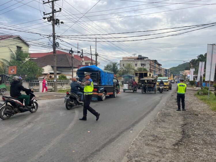 Polres Tapteng Laksanakan Strong Point di Titik Padat Kendaraan, Hindari Kemacetan