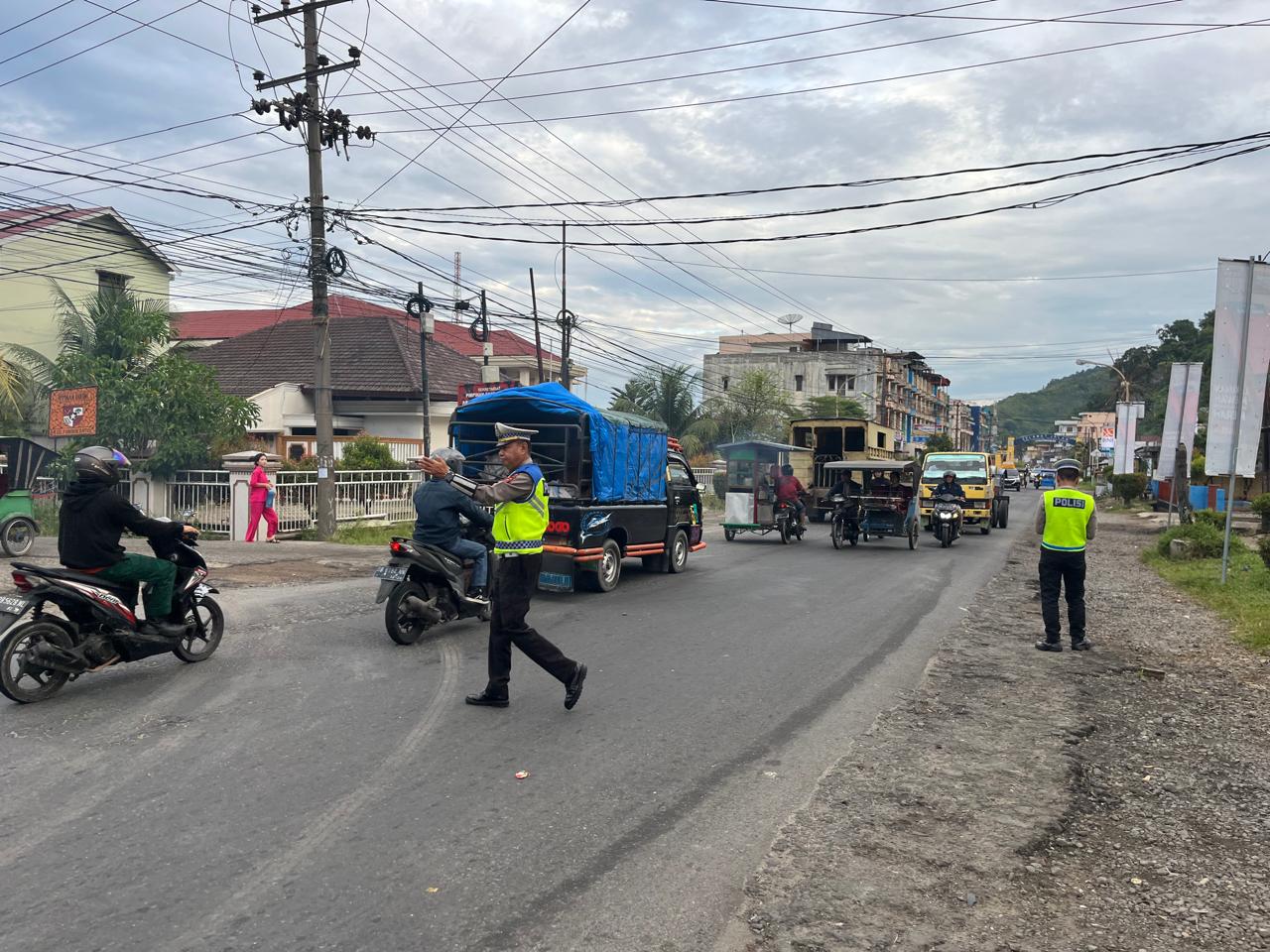 Polres Tapteng Laksanakan Strong Point di Titik Padat Kendaraan, Hindari Kemacetan