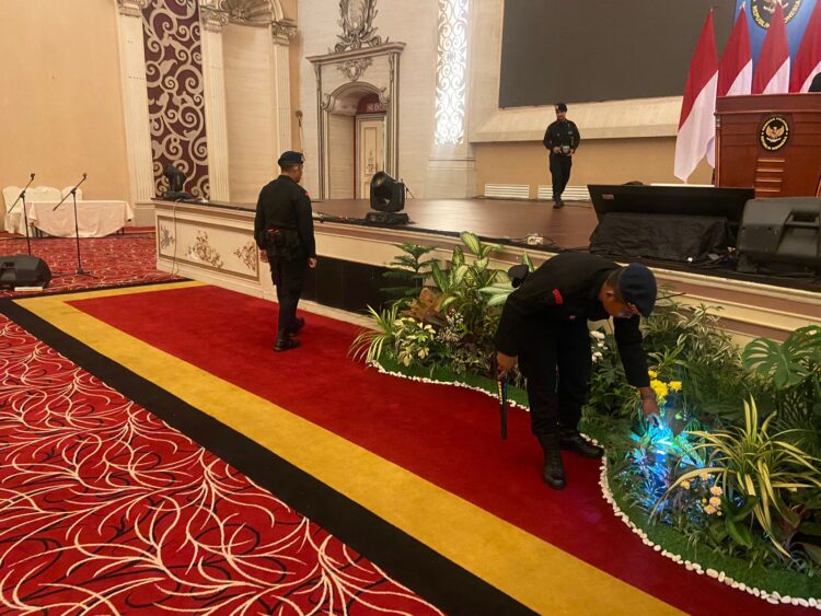 Kunker Menko Polhukam, Detasemen Gegana Sat Brimob Polda Sumut Sterilisasi Regale International Convention Center