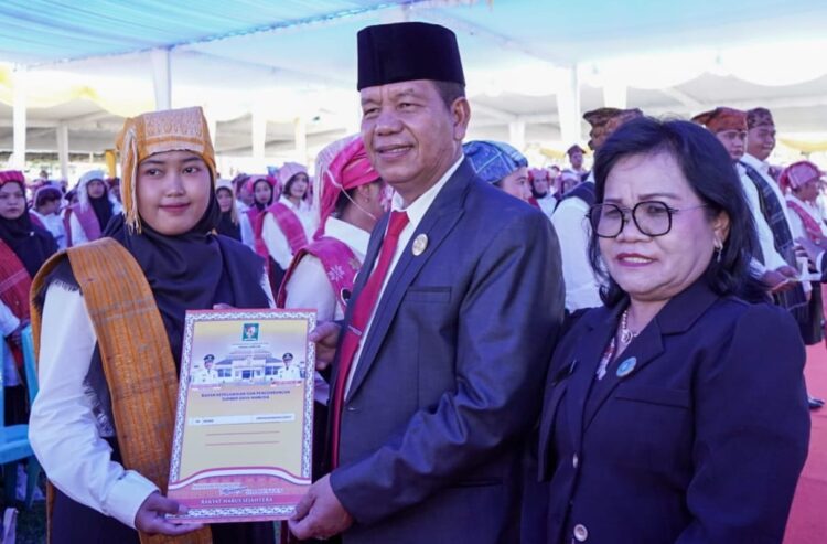 Bupati Simalungun Serahkan SK dan Melantik 1175 Orang P3K