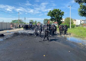 Personil Sat Brimob Polda Sumut Diterjunkan Pengamanan Penertiban 6 Bangunan Tanpa IMB di Jalan Haji Anif Medan