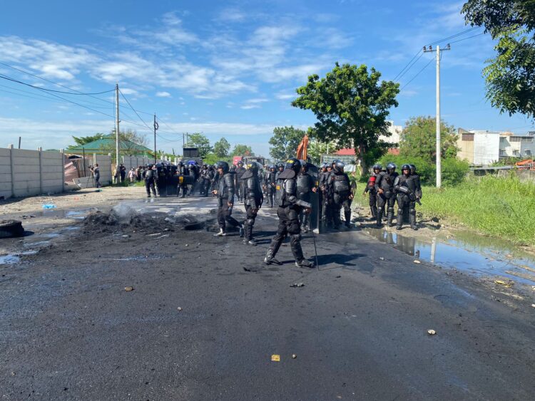 Personil Sat Brimob Polda Sumut Diterjunkan Pengamanan Penertiban 6 Bangunan Tanpa IMB di Jalan Haji Anif Medan