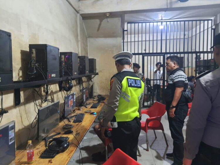 Personil Detasemen Gegana Sat Brimob Polda Sumut Seser Medan Sunggal Memastikan Situasi Kamtibmas 
