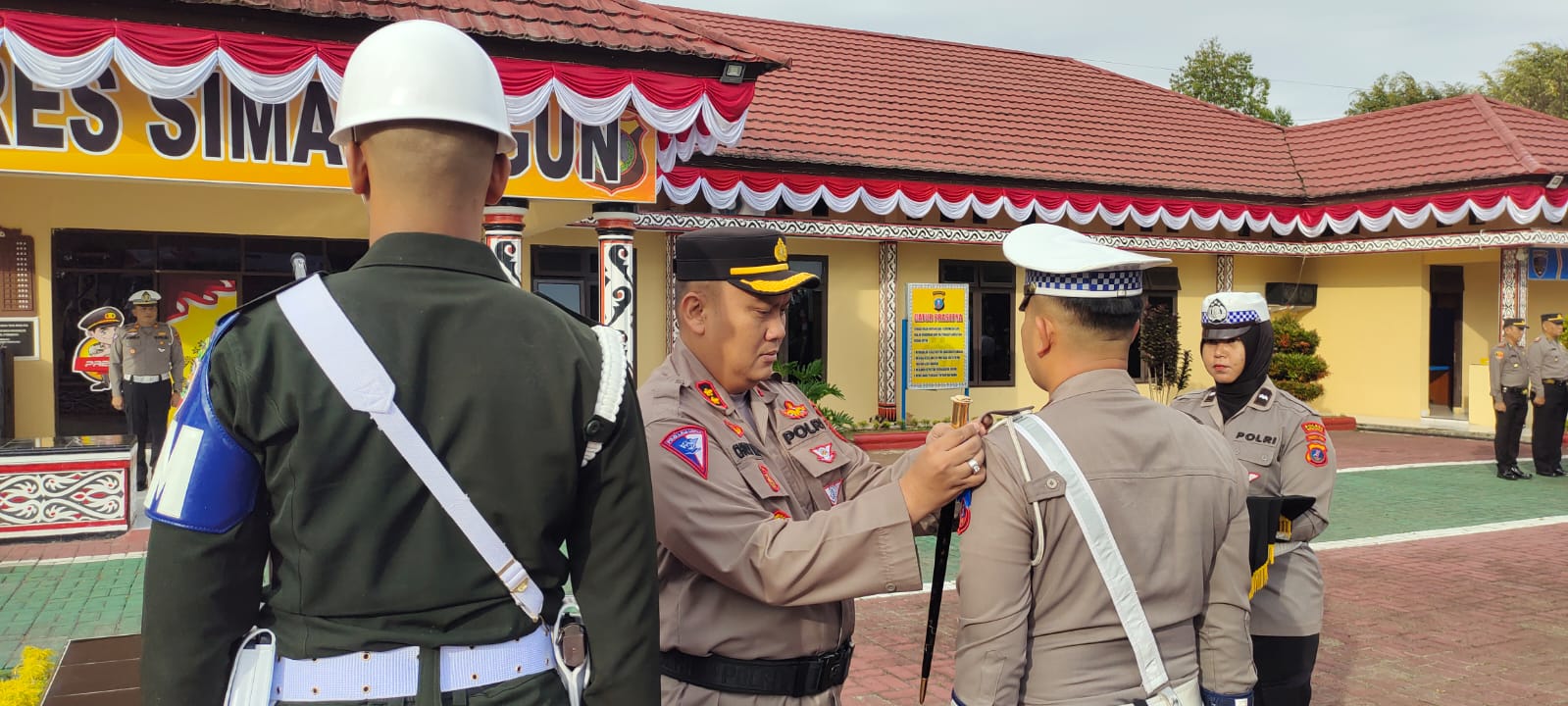 Kapolres Simalungun Pimpin Apel Gelar Pasukan "Ops Patuh Toba - 2024" untuk Tertib Berlalu Lintas Kapolres Simalungun Pimpin Apel Gelar Pasukan "Ops Patuh Toba - 2024" untuk Tertib Berlalu Lintas