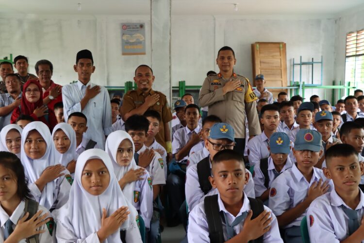 Kapolres Tapteng Kunjungi SMK TI Muhammadiyah Sibuluan, Sosialisasi Bahaya Penyalahgunaan Narkoba 