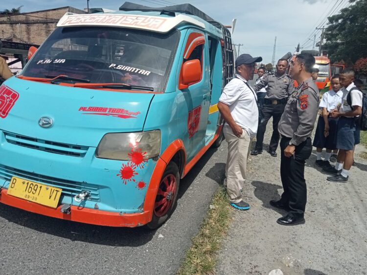 Sat Binmas Polres Simalungun Sampaikan Himbauan Keselamatan kepada Sopir Angkutan Umum