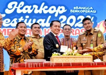 Bravo, Bupati Simalungun Raih Penghargaan Sebagai Tokoh Penggerak Koperasi Tingkat Sumut