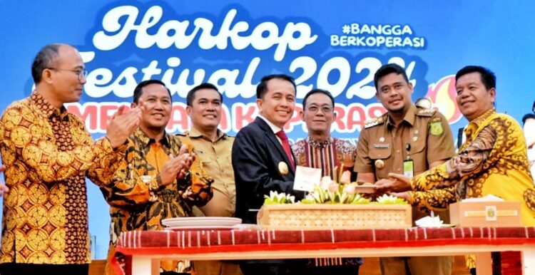 Bravo, Bupati Simalungun Raih Penghargaan Sebagai Tokoh Penggerak Koperasi Tingkat Sumut