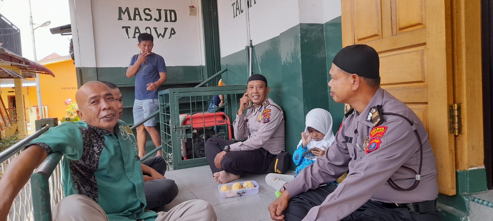 Sat Binmas Polres Pematangsiantar Sholat Dzuhur Berjama'ah Di Mesjid Taqwa, Optimalisasi Giat Cooling System Sat Binmas Polres Pematangsiantar Sholat Dzuhur Berjama'ah Di Mesjid Taqwa, Optimalisasi Giat Cooling System