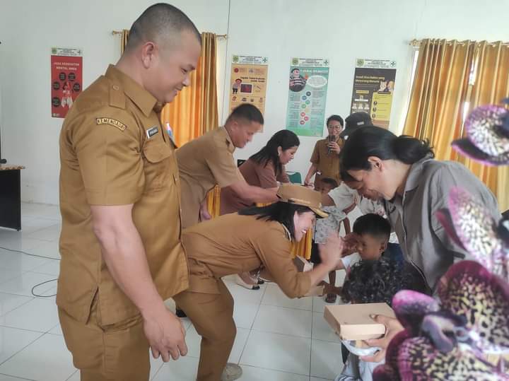 Pemkab Pakpak Bharat Berikan PMT Lokal Dalam Rangka Percepatan Stunting Pemkab Pakpak Bharat Berikan PMT Lokal Dalam Rangka Percepatan Stunting