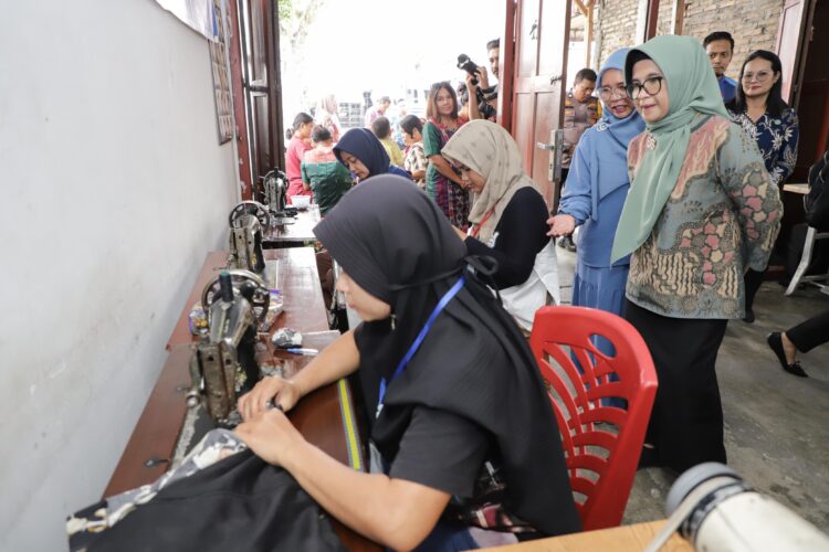 Wali Kota Pematangasiantar Kunjungi LPK Corin's Modiste Wali Kota Pematangasiantar Kunjungi LPK Corin's Modiste
