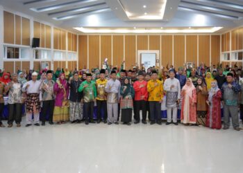 Wali Kota Menerima Perkumpulan Guru Madrasah (PGM) Indonesia Award 2024 di Mess Harungguan Bolon Parapat 