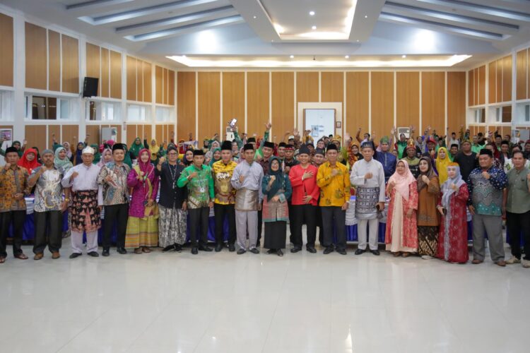 Wali Kota Menerima Perkumpulan Guru Madrasah (PGM) Indonesia Award 2024 di Mess Harungguan Bolon Parapat 