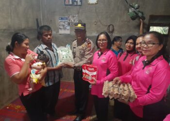 Kapolsek Sorkam Berikan Bansos Kepada Ibu Reterdasi Mental Lahiran