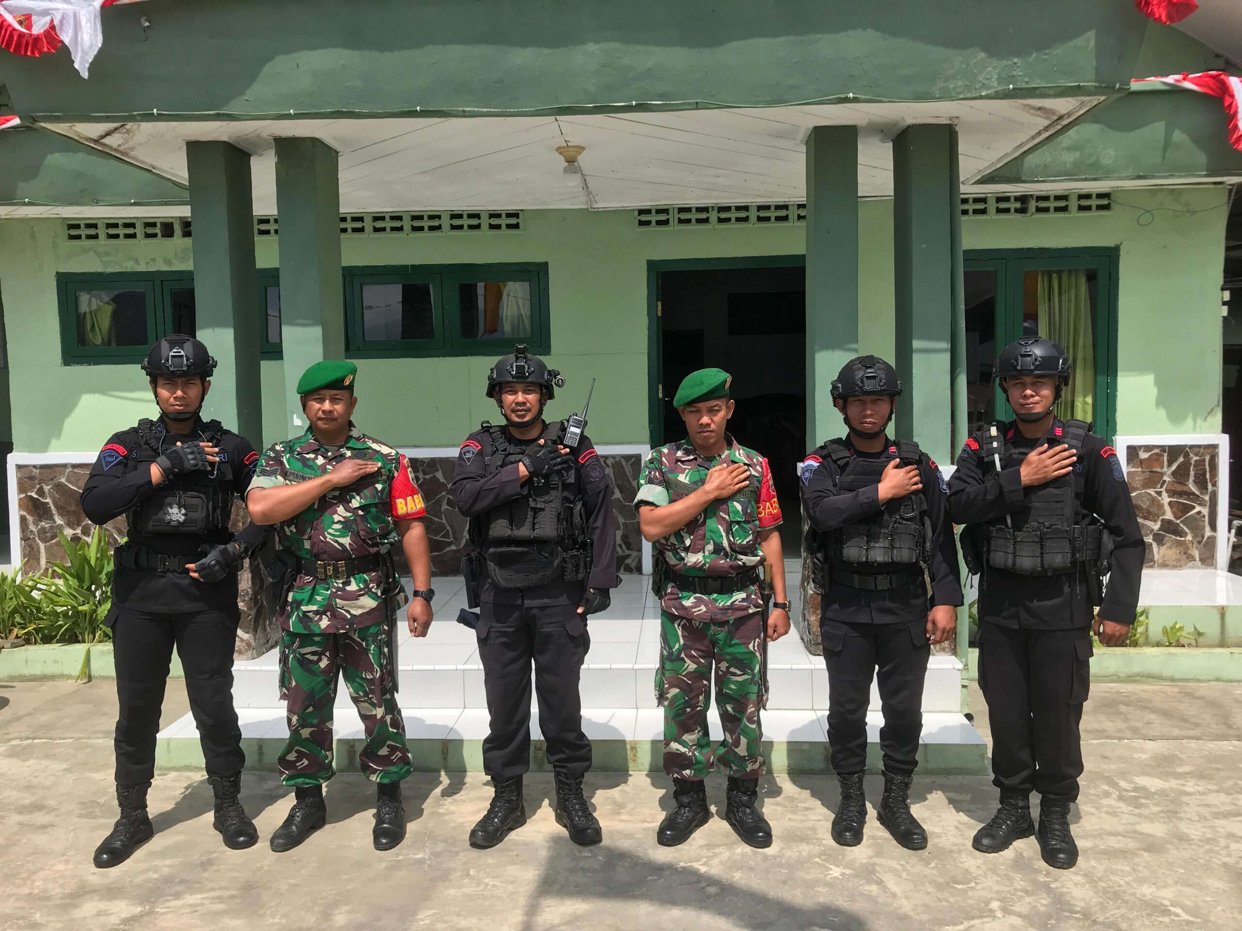Beyond Trust Presisi, Personil Batalyon C Sat Brimob Polda Sumut dan TNI Patroli Gabungan di Wilayah Hukum Polres Tapsel Beyond Trust Presisi, Personil Batalyon C Sat Brimob Polda Sumut dan TNI Patroli Gabungan di Wilayah Hukum Polres Tapsel
