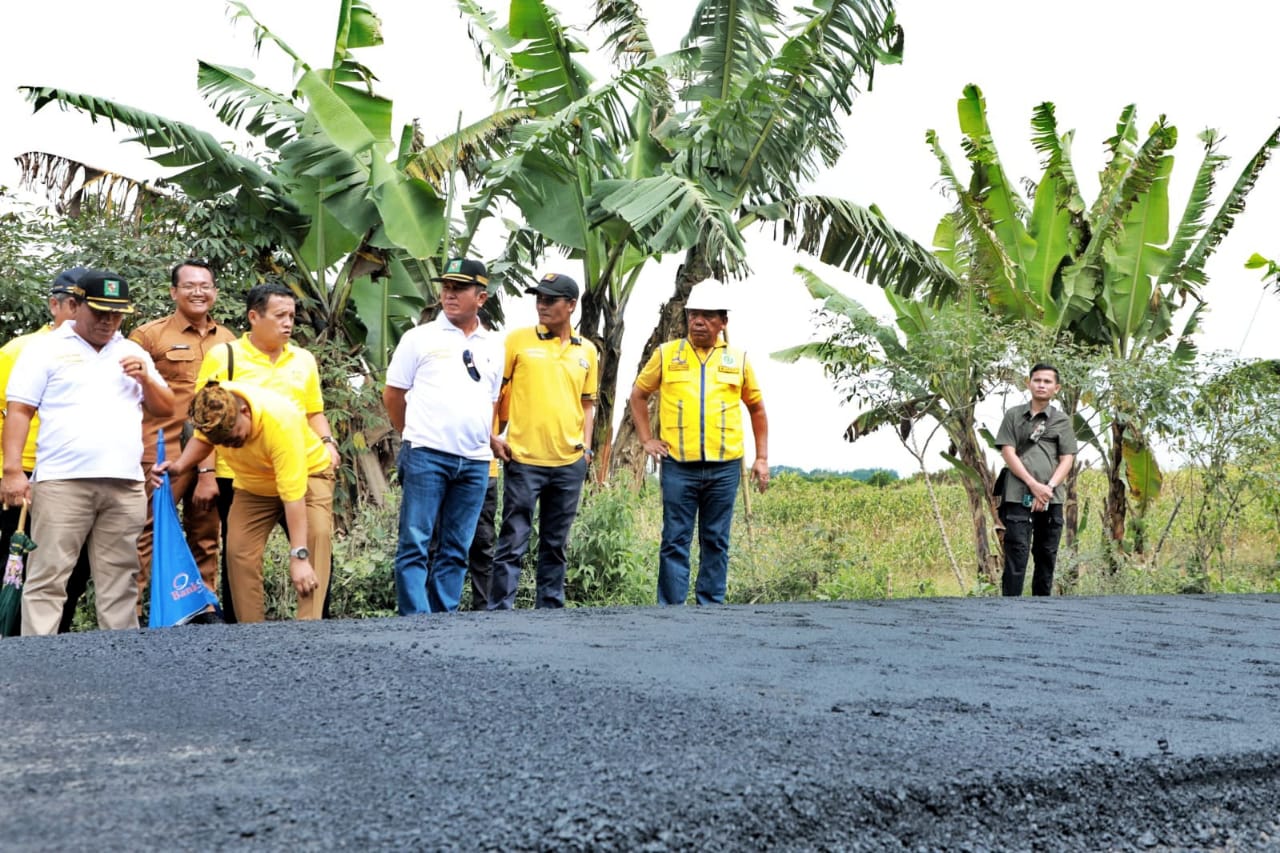 Bupati Simalungun Tinjau Penanganan Long Segment Jalan di Kecamatan Dolok Silou Bupati Simalungun Tinjau Penanganan Long Segment Jalan di Kecamatan Dolok Silou