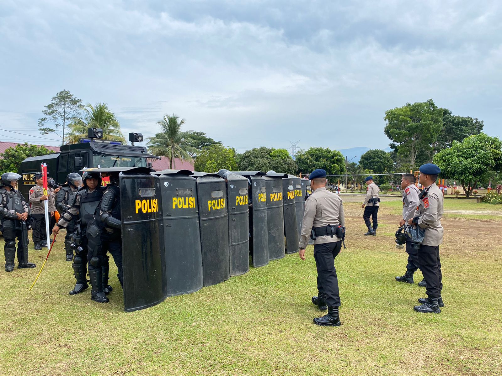 Personil Staf, Kompi 1 dan Kompi 2 Batalyon - C Sat Brimob Polda Sumut Dibekali Latihan PHH Personil Staf, Kompi 1 dan Kompi 2 Batalyon - C Sat Brimob Polda Sumut Dibekali Latihan PHH