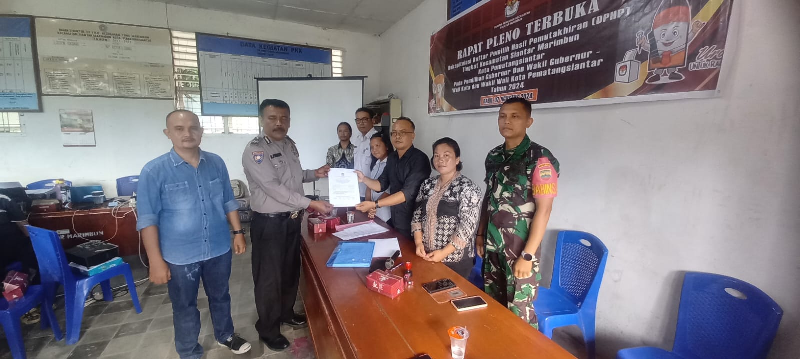 Rapat Pleno Terbuka DPHP Tingkat Kecamatan Dihadiri Para Kapolsek Rapat Pleno Terbuka DPHP Tingkat Kecamatan Dihadiri Para Kapolsek