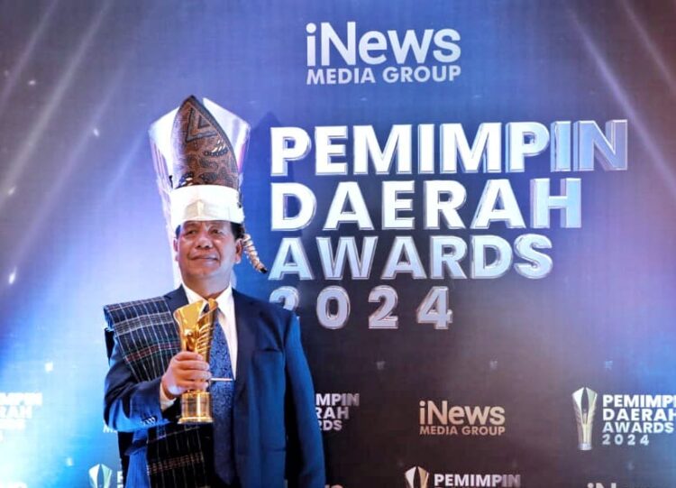 Bravo, Bupati Simalungun Radiapoh Sinaga Raih Penghargaan Bergengsi Pimpinan Daerah Awards 2024