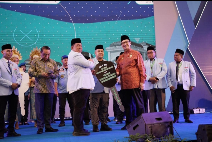 Munas BKPRMI Ke-14, Menhan Prabowo Serahkan Bantuan 100 Unit Mobil Pemelihara Masjid