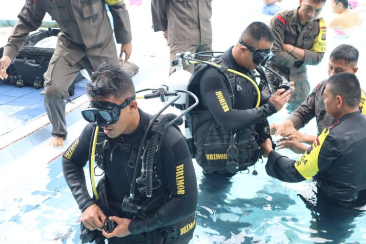 Personil Batalyon C Sat Brimob Polda Sumut Latihan Peningkatan Tugas Operasional di Lingkungan Perairan