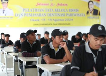 Wakil Bupati Pakpak Bharat Membuka Pelatihan Tata Kelola, Bisnis dan Pemasaran Destinasi Kepariwisataan 