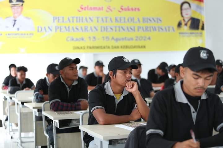 Wakil Bupati Pakpak Bharat Membuka Pelatihan Tata Kelola, Bisnis dan Pemasaran Destinasi Kepariwisataan 