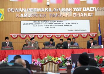 Bupati Pakpak Bharat Mendengarkan Pidato Kenegaraan Presiden RI di Sidang Paripurna Istimewa DPRD