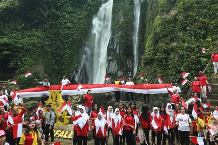 Meriahkan HUT RI Ke-79, Pemkab Pakpak Bharat Gelar Kirab Merah Putih dan Panggung Seni di Air Terjun Lae Mbilulu