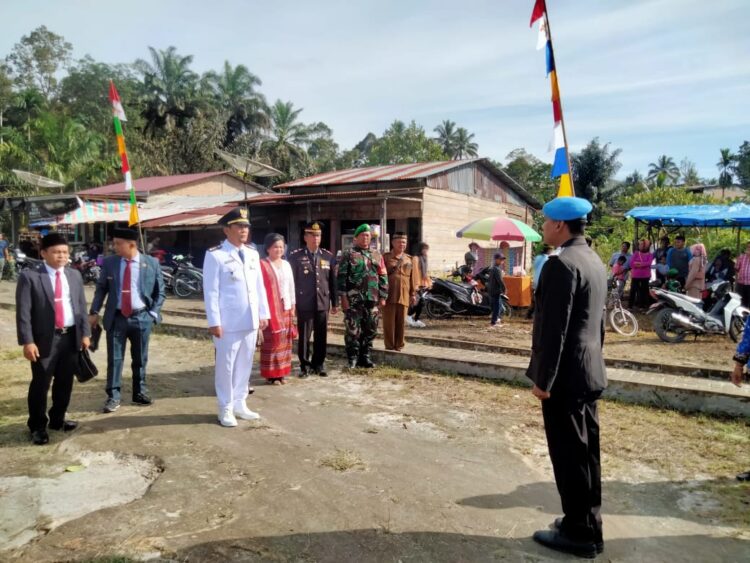 Camat Kerajaan H Wenta Banurea Pimpin Upacara HUT RI Ke-79