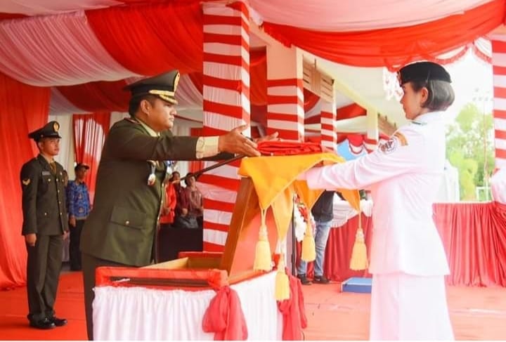 Dandim 0211/TT Jadi Inspektur Penurunan Bendera HUT RI Ke 79 Di Tapanuli Tengah