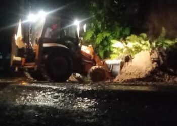 Dusun Nantimbo Longsor, Pemkab Pakpak Bharat dan Masyarakat Gerak Cepat Singkirkan Material Longsor 