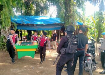 Personil Batalyon A Pelopor Sat Brimob Polda Sumut Grebek Kampung Narkoba di Medan Tuntungan